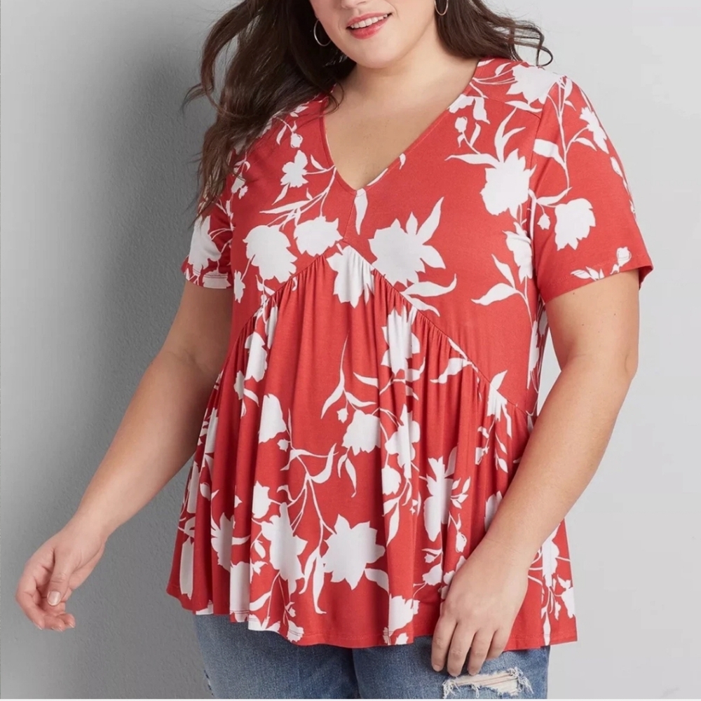 Lane Bryant coral and white floral print v-neck women's swing tee Size XL14/16